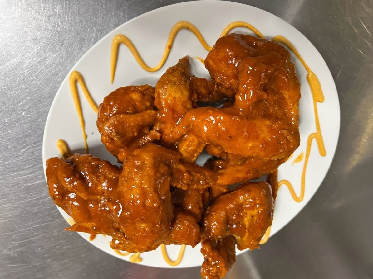 Alitas jumbo con salsa